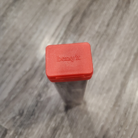 3/$30 👝 brand new in box Benefit tweezers - Picture 2 of 8